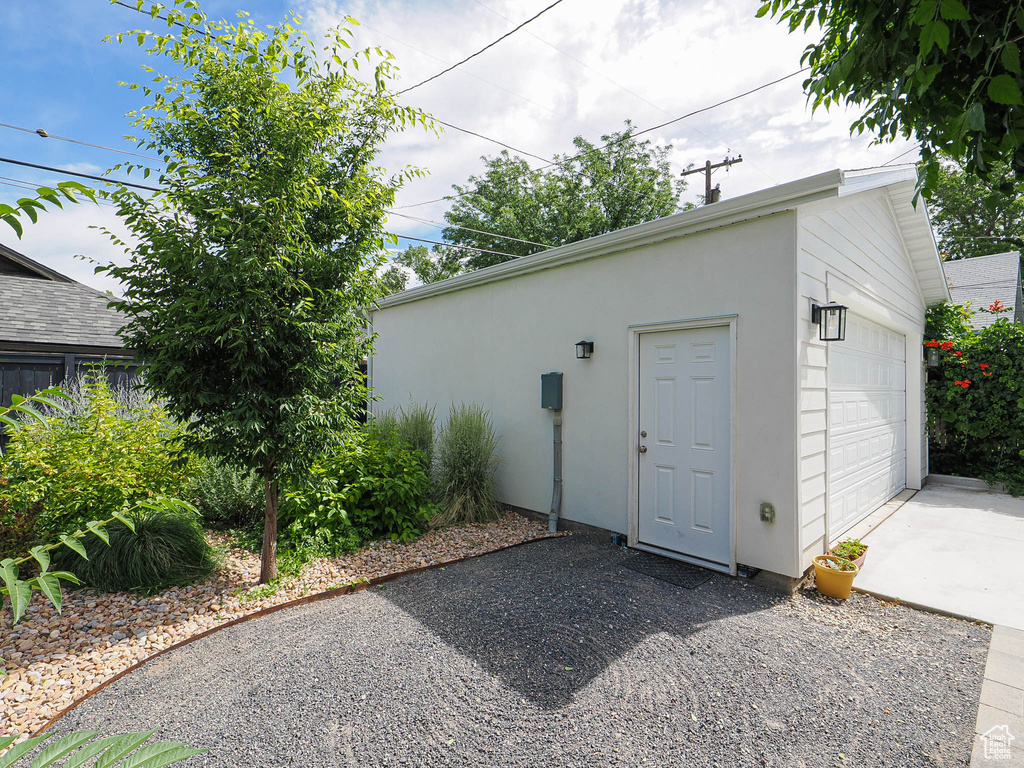 Detached garage with driveway