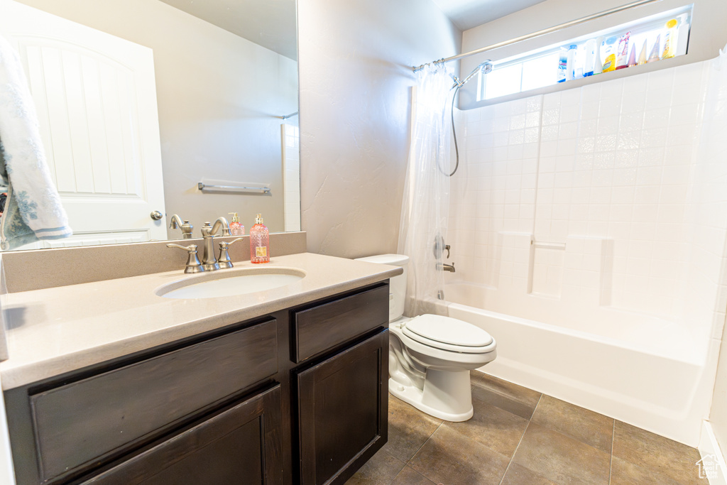 Full bathroom with vanity and shower / bath combo