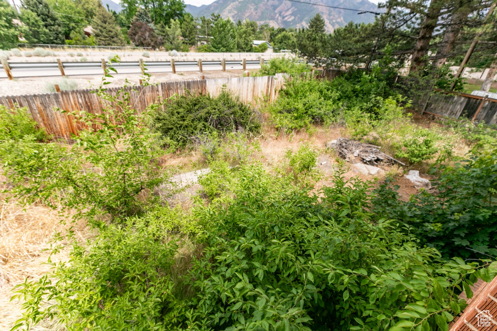 View of yard featuring a mountain view