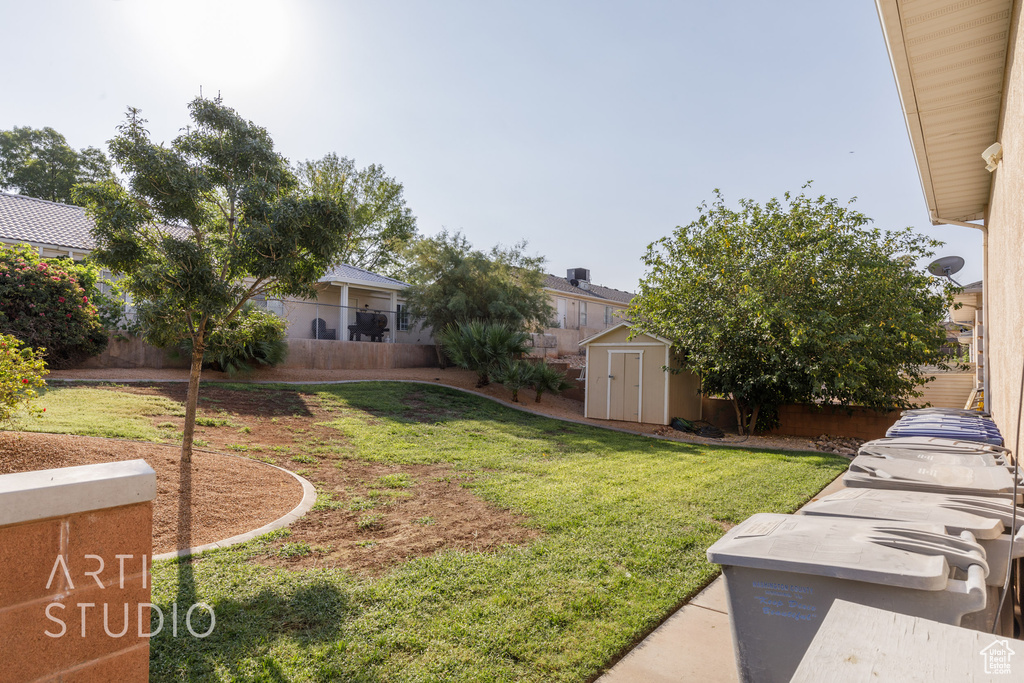 View of yard with a shed
