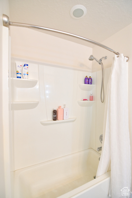 Full bath with shower / bath combo