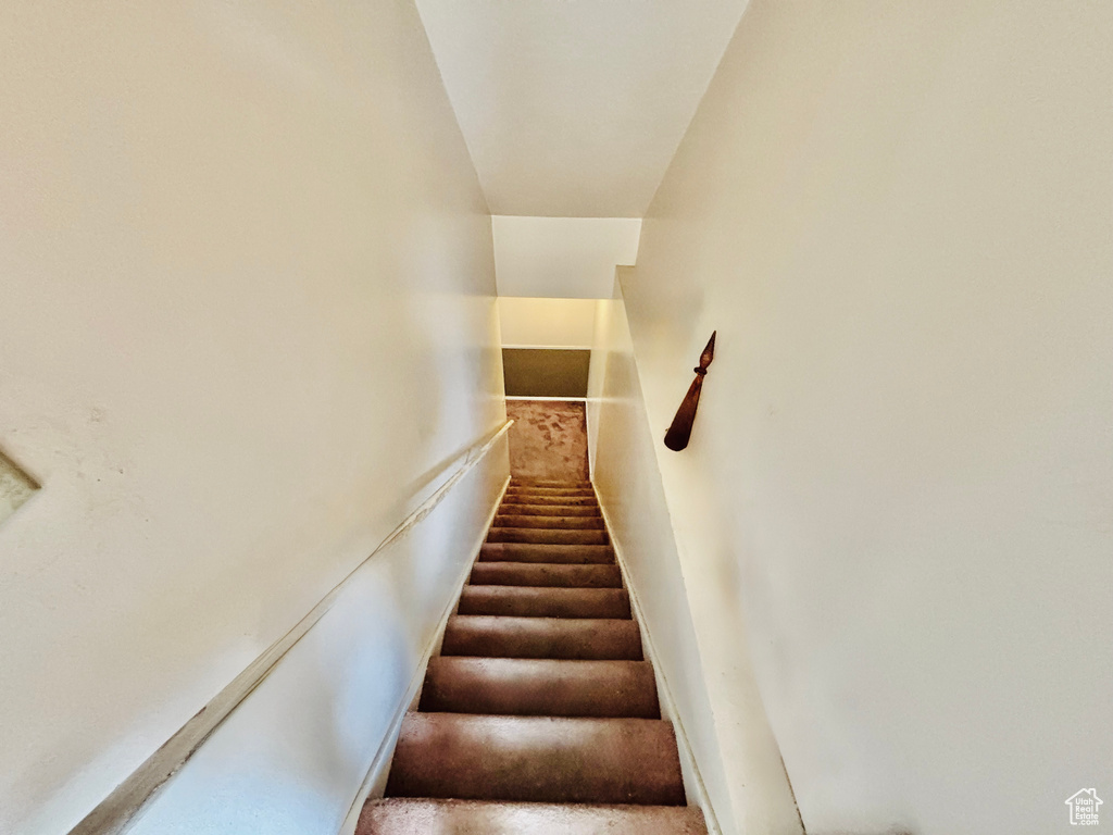 Staircase featuring baseboards