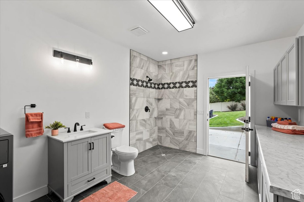 Full bath with vanity and a tile shower