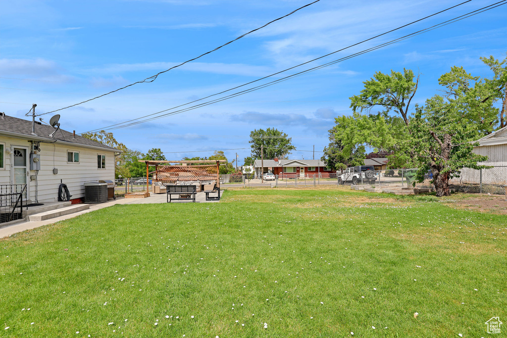 View of yard featuring a patio and outdoor lounge area