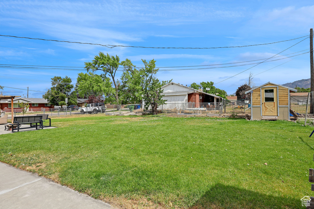 View of yard with a shed