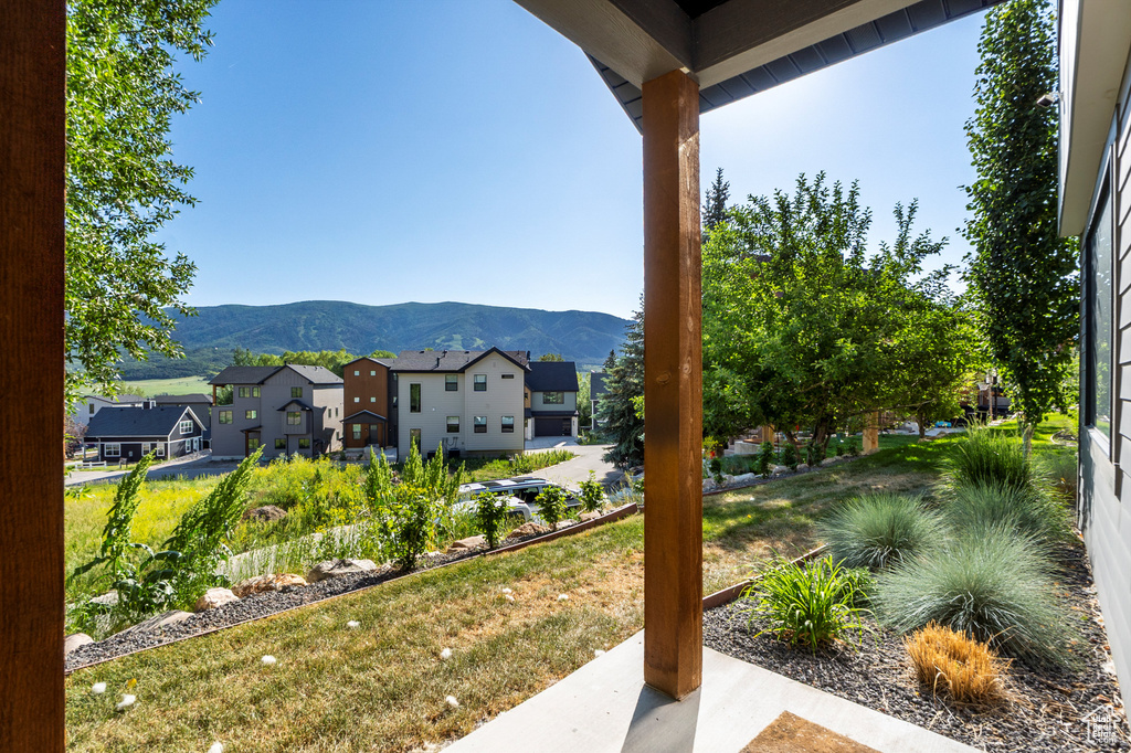 View of yard with a mountain view and a residential view