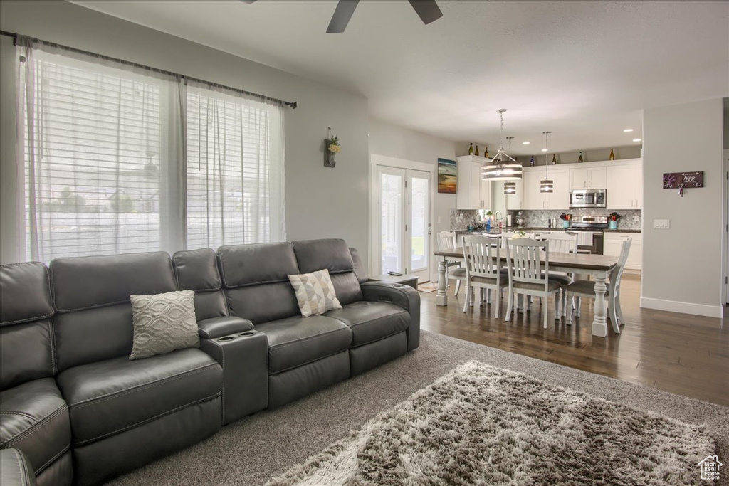 Living area with ceiling fan, dark wood finished floors, and recessed lighting