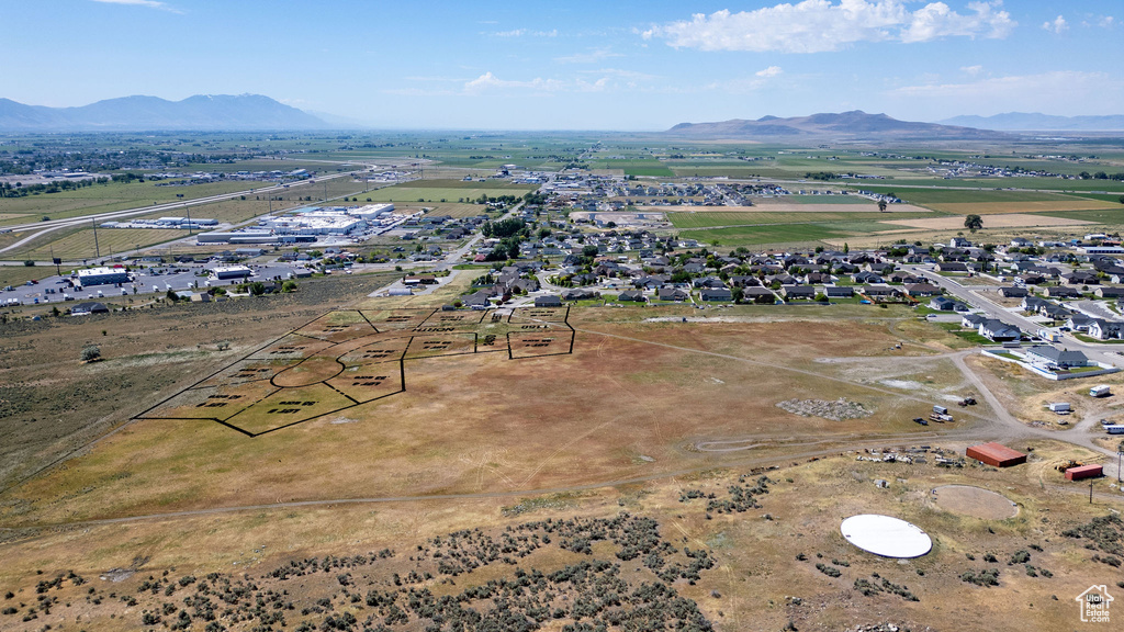 Aerial view of property's location with mountains