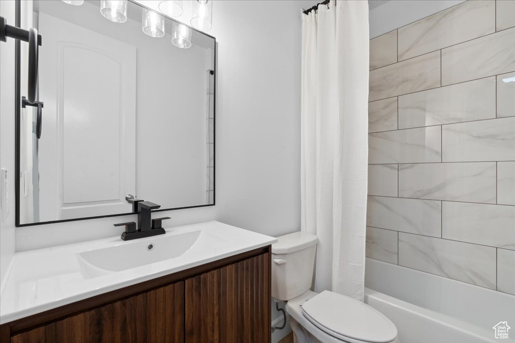 Bathroom with vanity and shower / bath combination with curtain