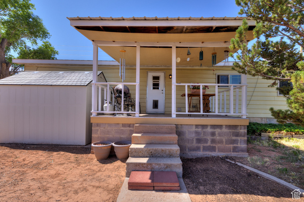 View of front facade with a porch