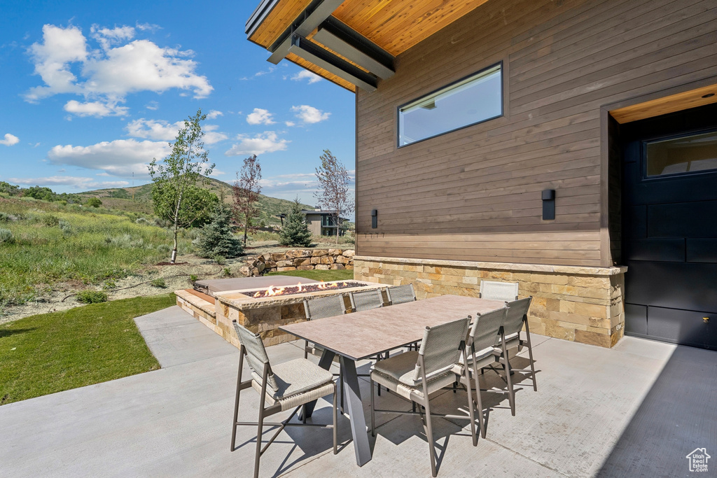 View of patio / terrace with outdoor dining space