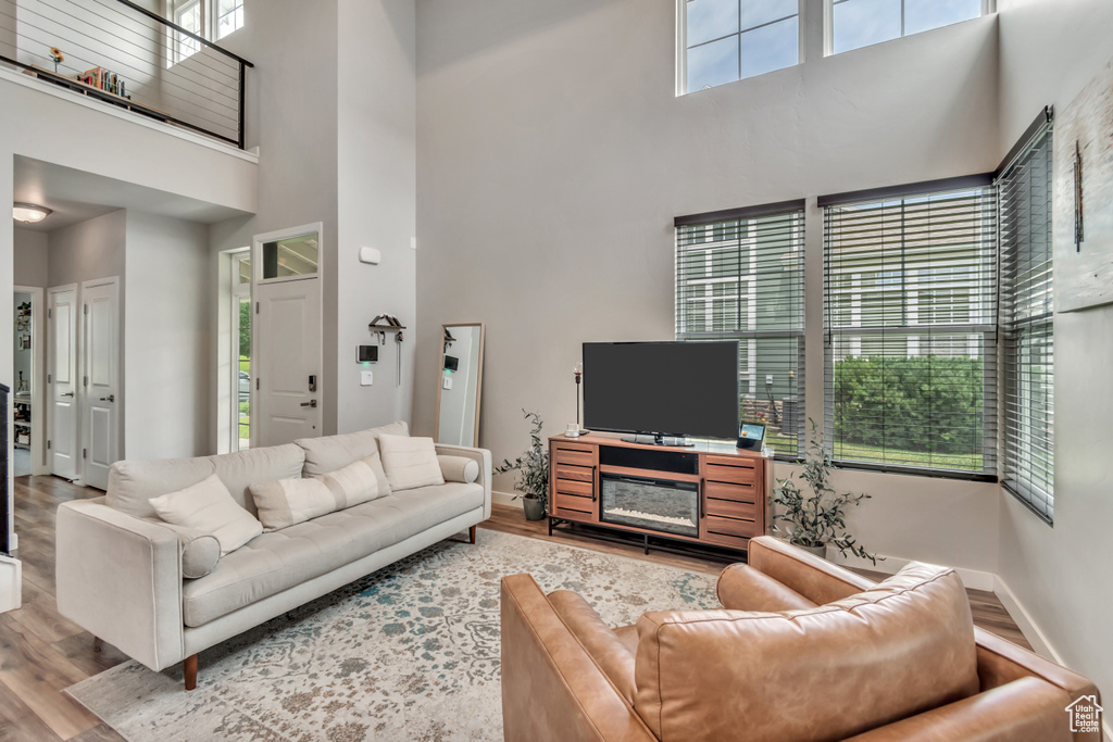 Living room with a high ceiling and wood finished floors