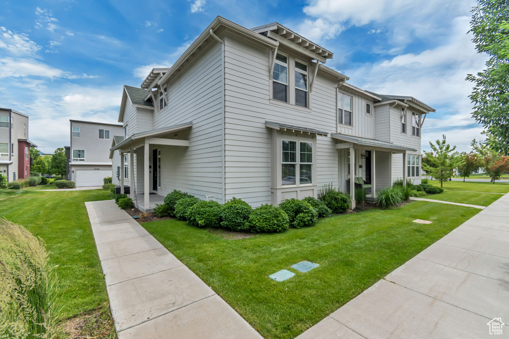View of front of home featuring a front lawn