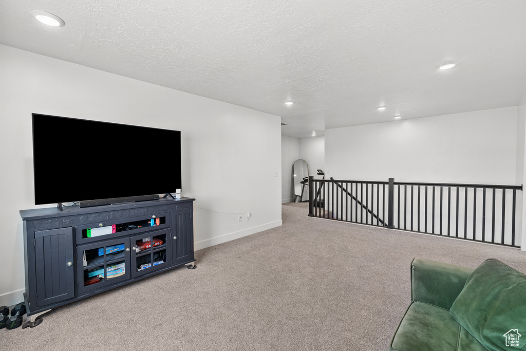 Living area featuring carpet flooring and recessed lighting