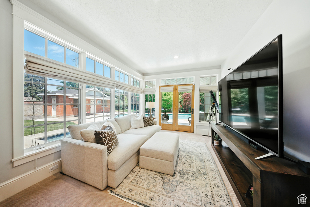 Sunroom / solarium with french doors