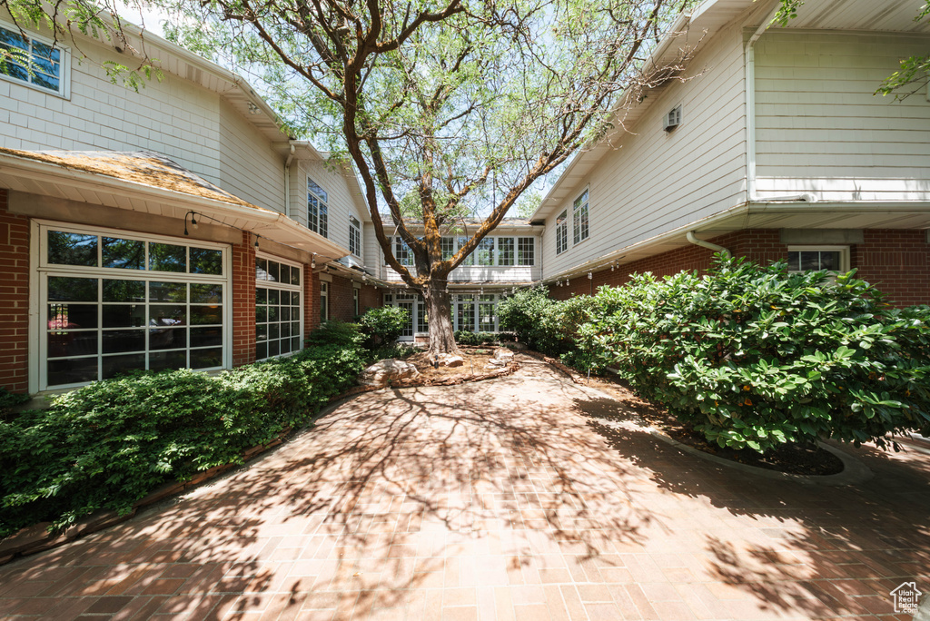 View of home\\\\\\\\\\\\\\\'s community featuring a patio