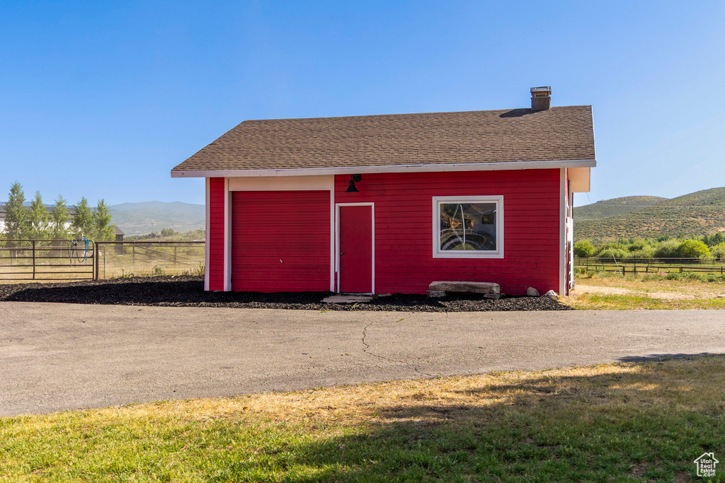 Garage featuring a mountain view and a rural view