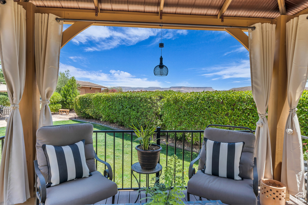 Balcony featuring a mountain view