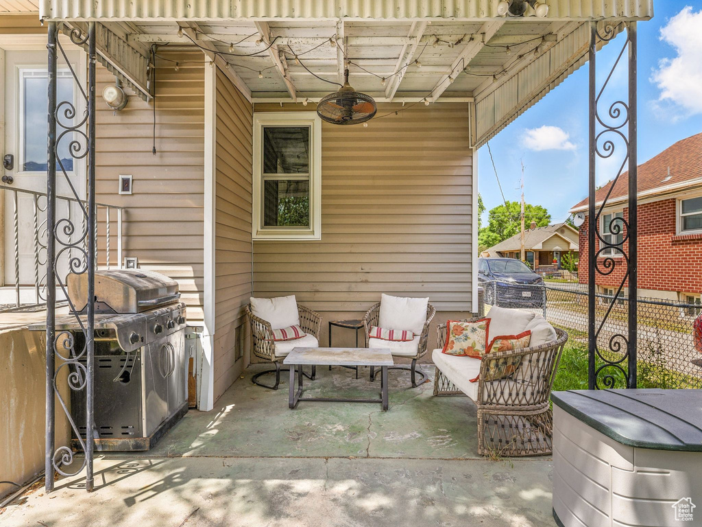 View of patio / terrace with area for grilling