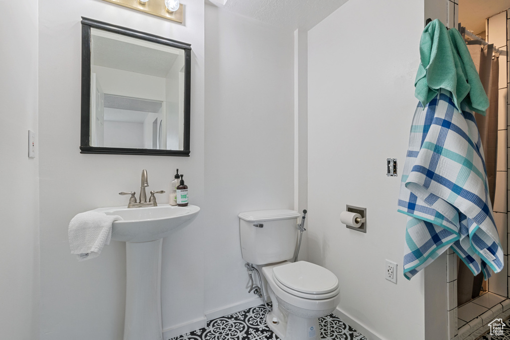Bathroom featuring toilet and baseboards