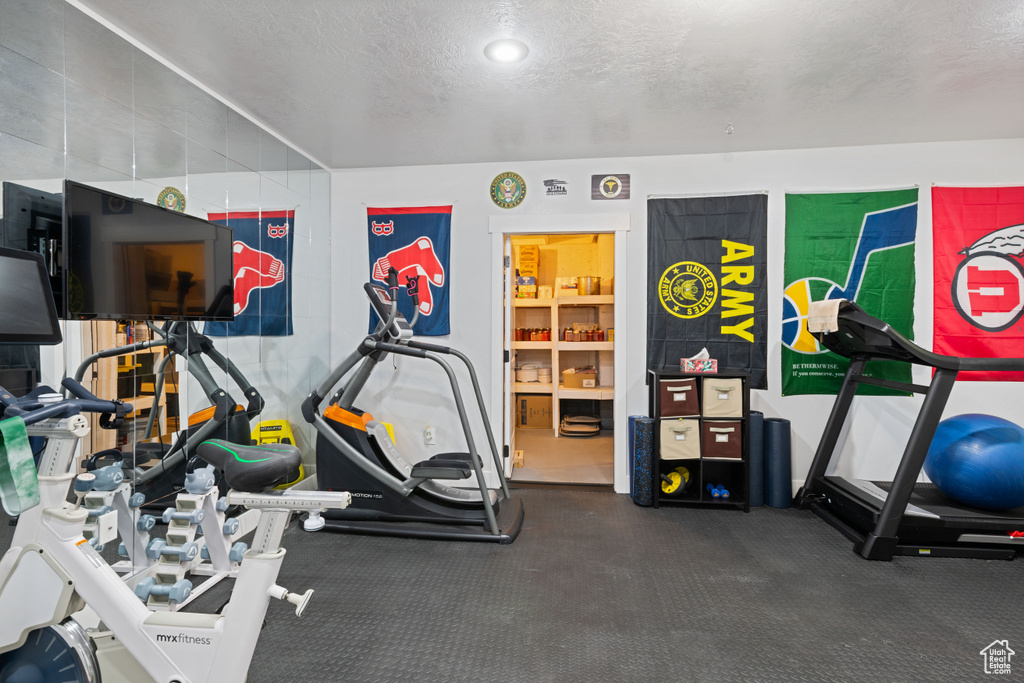 Workout room with a textured ceiling