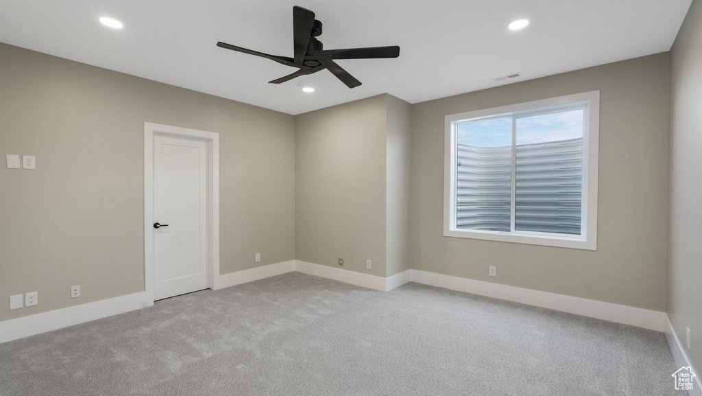 Carpeted spare room with ceiling fan and recessed lighting