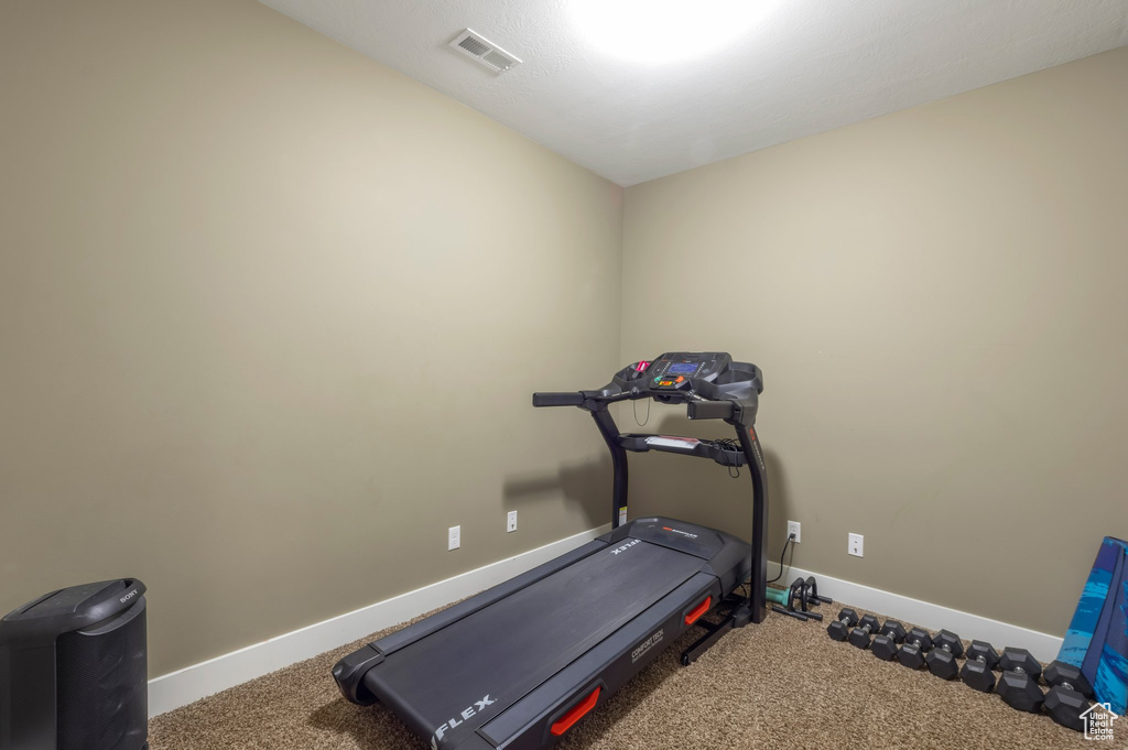 Exercise room with carpet floors