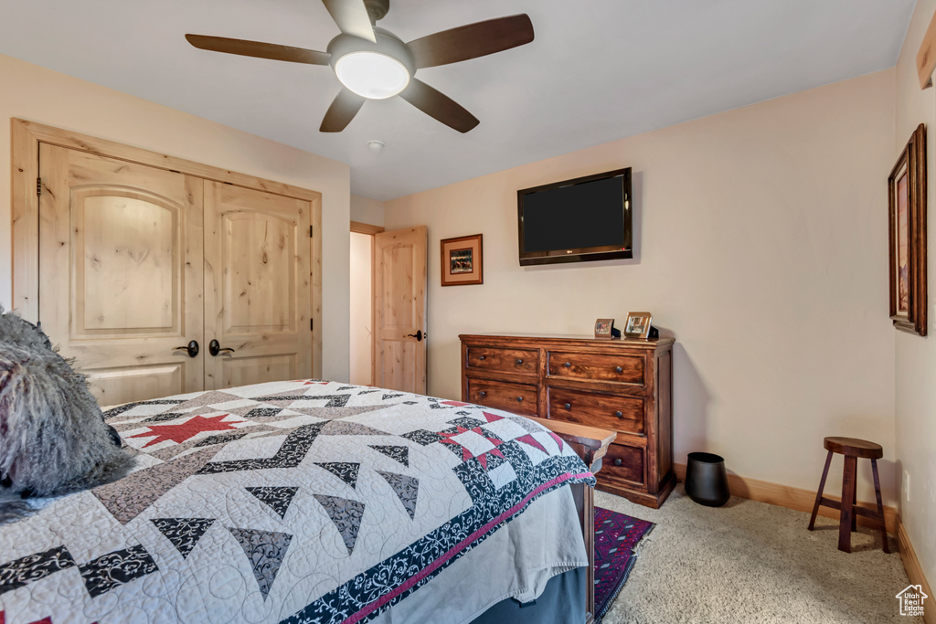 Bedroom featuring carpet, ceiling fan, and a closet
