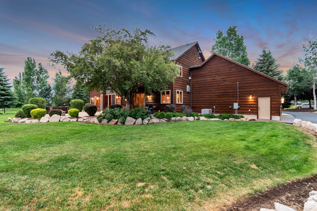 View of front of property featuring a front lawn