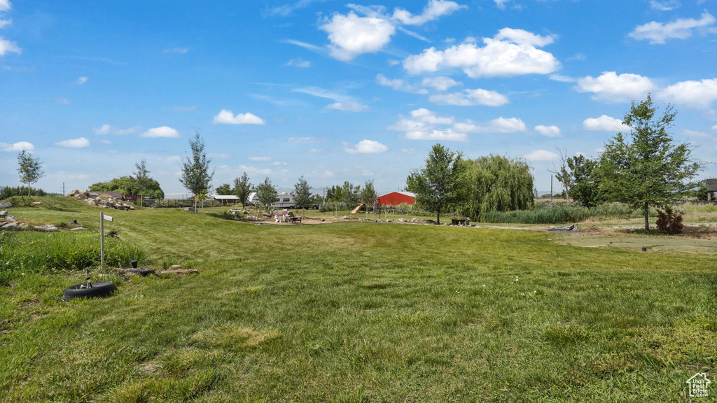 View of grassy yard featuring a rural view
