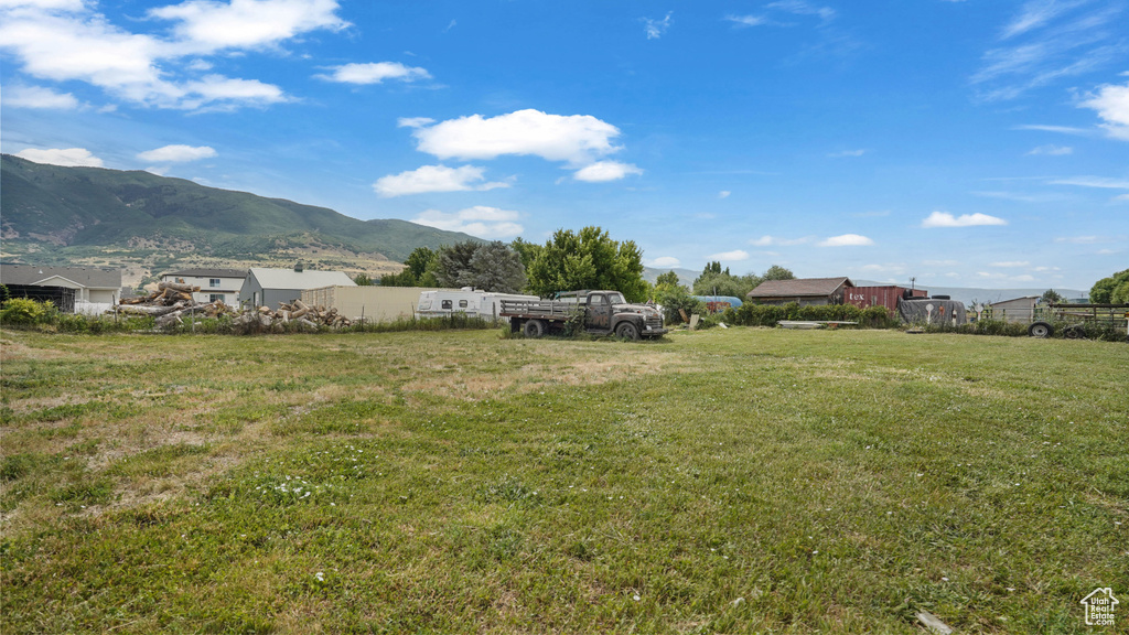 View of yard featuring a mountain view
