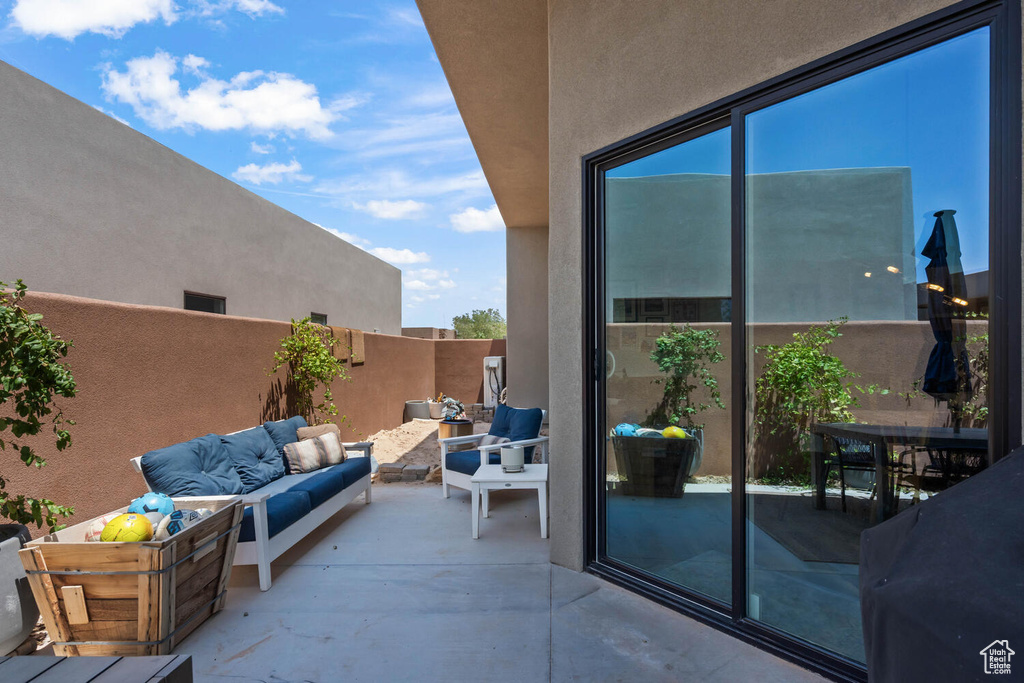 View of patio / terrace featuring outdoor lounge area