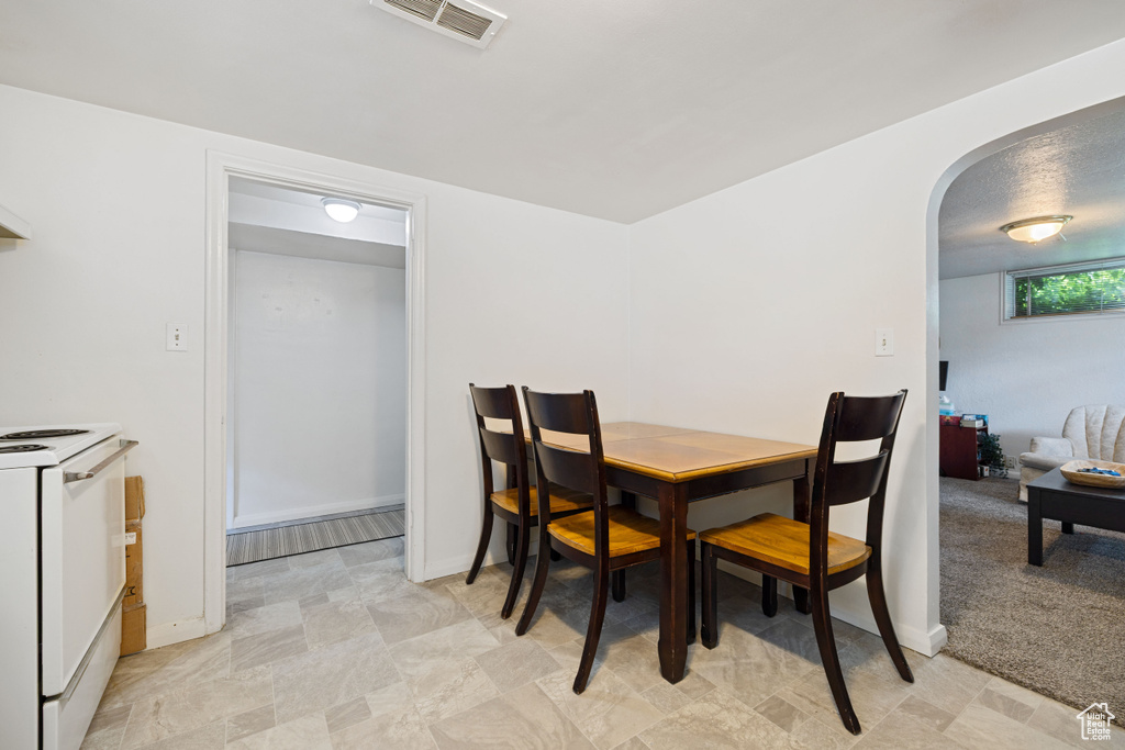Dining room with arched walkways and baseboards