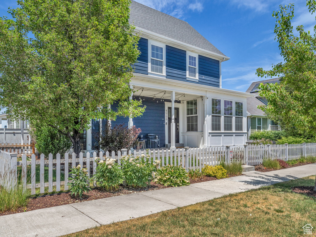 View of front facade with a porch and a fenced front yard