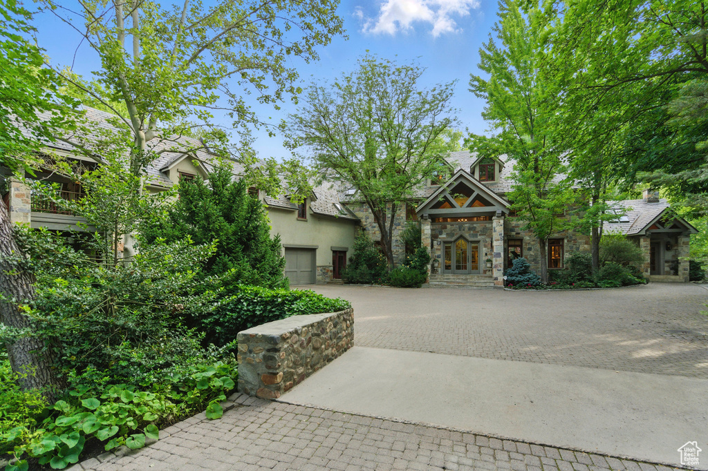 6033 S 2300 E Holladay, UT 84121