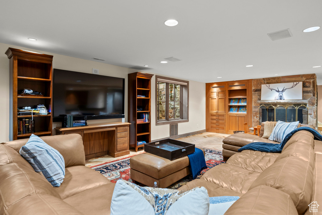 6033 S 2300 E Holladay, UT 84121