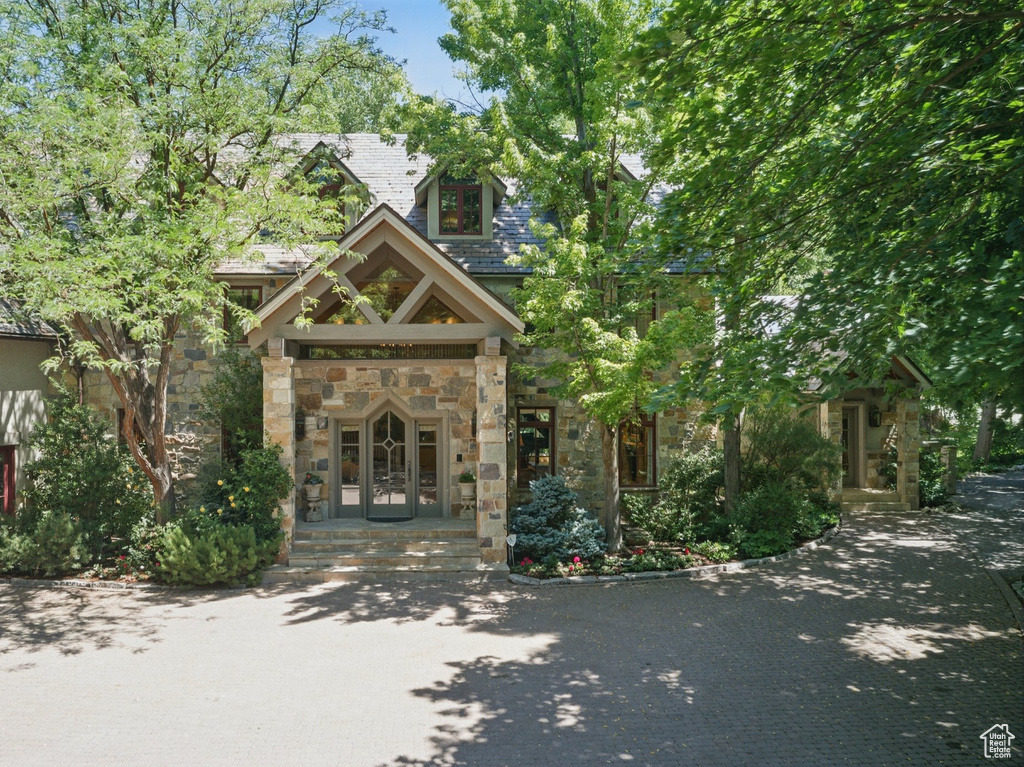 6033 S 2300 E Holladay, UT 84121