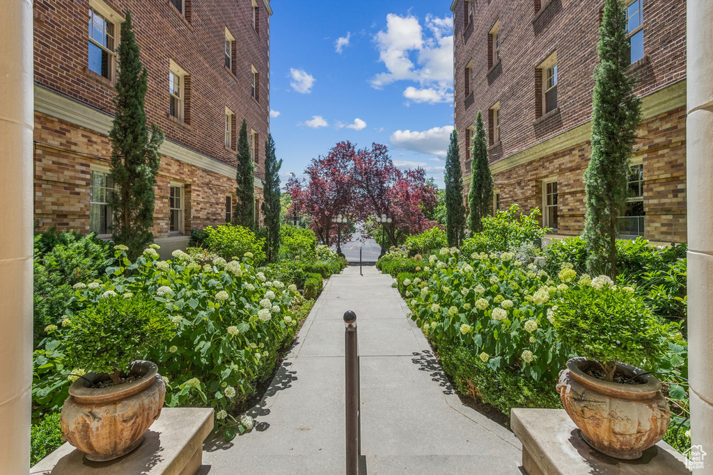 View of property\\\\\\\'s community