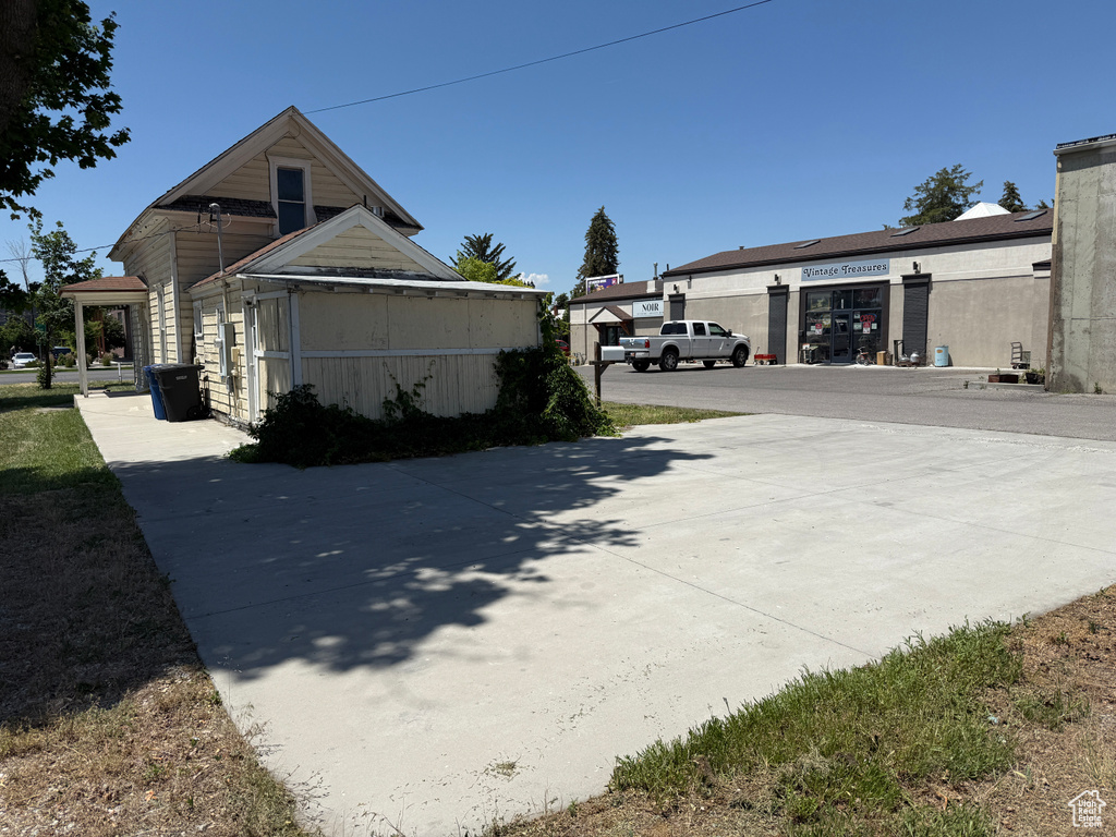 View of home's exterior