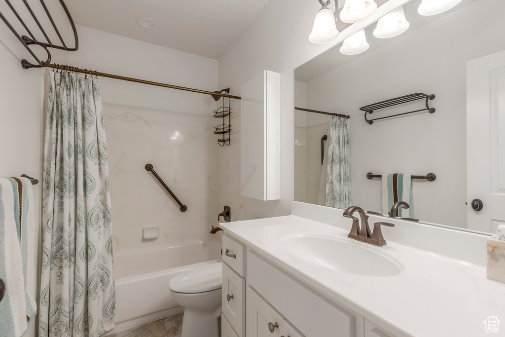 Bathroom with vanity and shower / tub combo with curtain