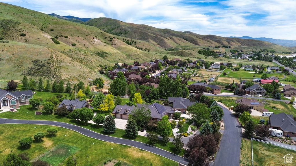 Aerial overview of property\\\\\\\'s location with nearby suburban area and mountains