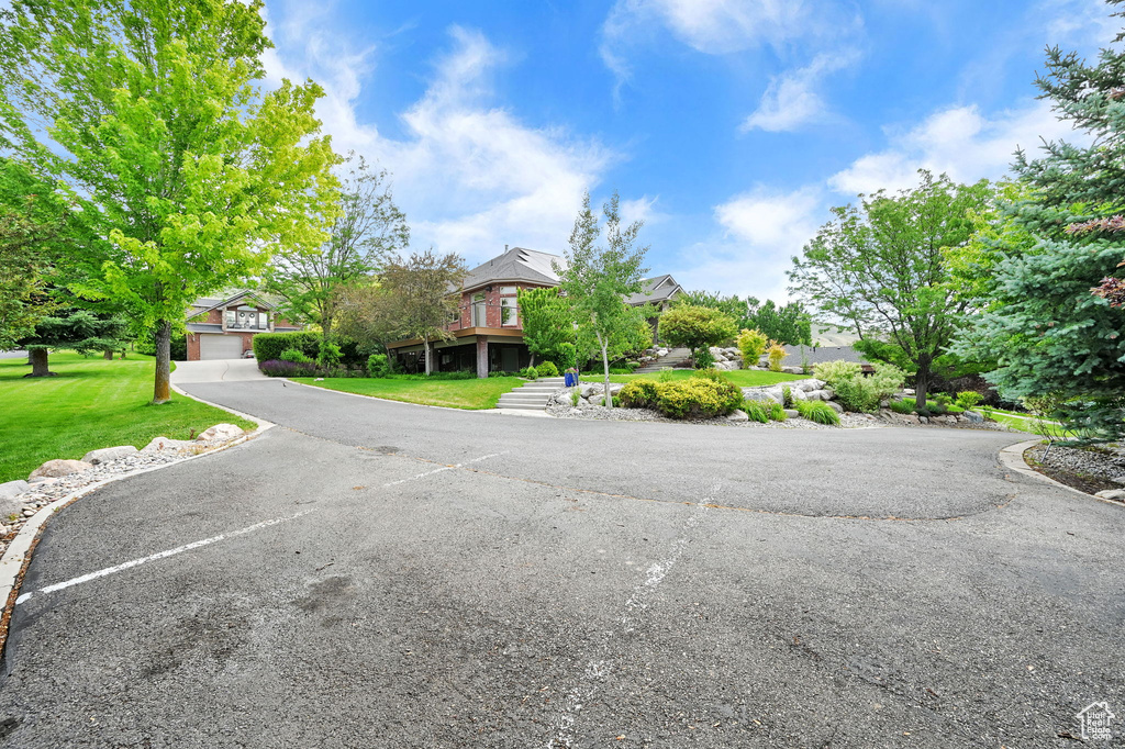 View of front of property featuring a front yard
