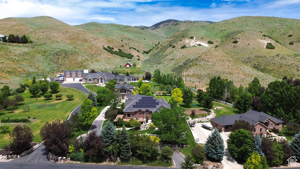 Aerial overview of property\\\\\\\'s location featuring a mountain backdrop