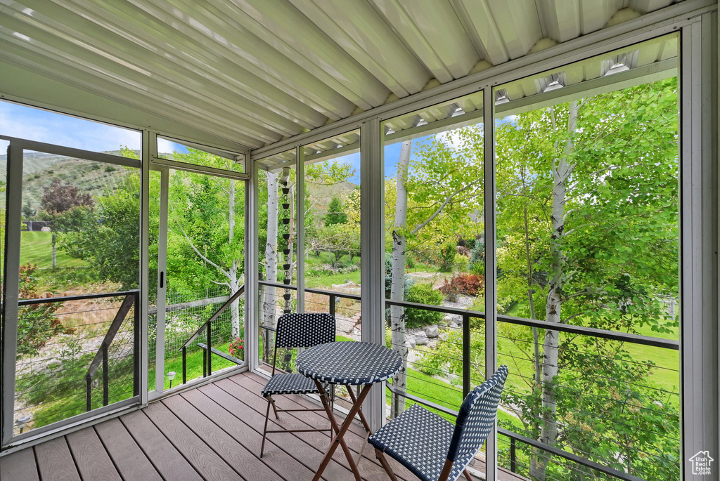 View of sunroom / solarium