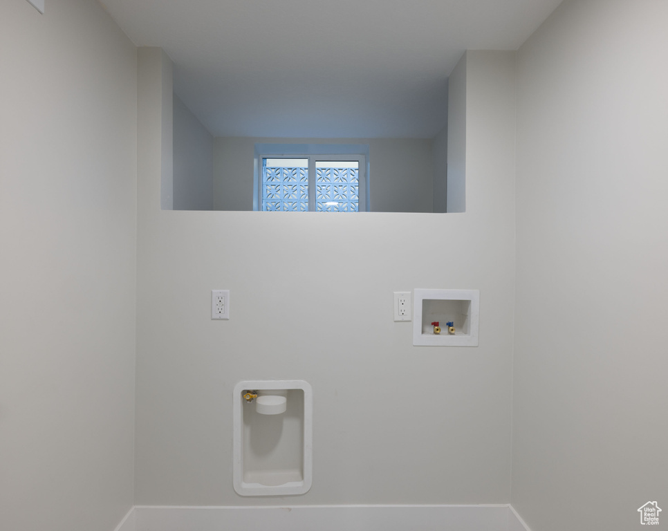 Laundry room featuring hookup for a washing machine and baseboards