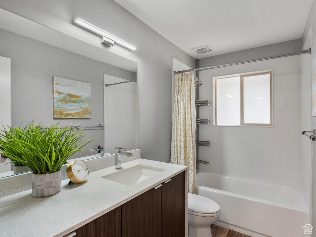 Bathroom with vanity and shower / tub combo with curtain