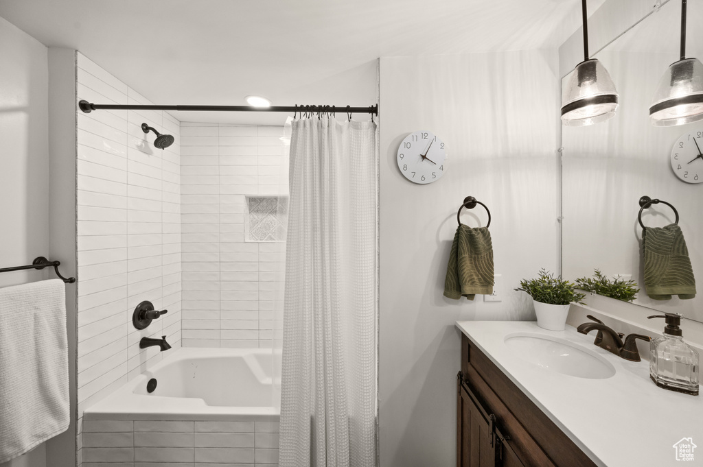 Full bathroom featuring tiled shower / bath combo and vanity