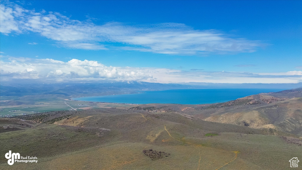 Bird's eye view of a water and mountain view