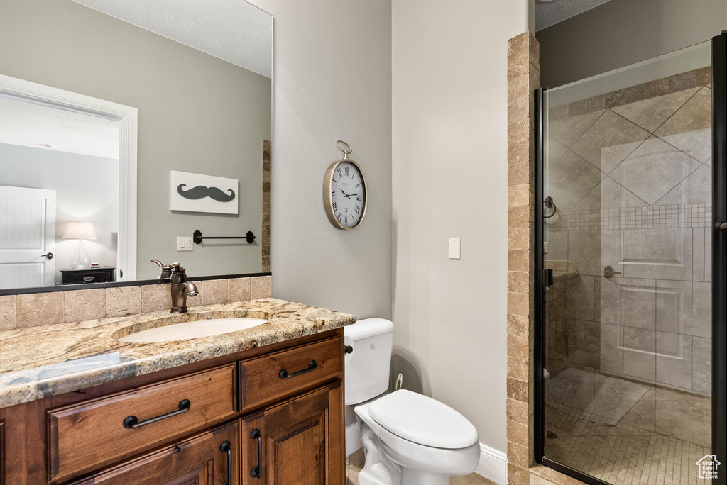 Ensuite bathroom with vanity and a stall shower
