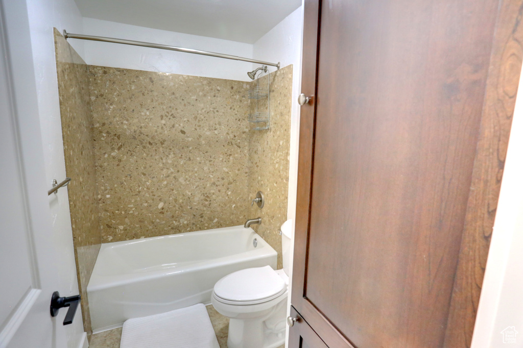Full bathroom featuring toilet and shower / bathtub combination